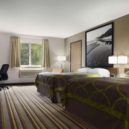 Super 8 By Wyndham Manistee Hotel Kültér fotó