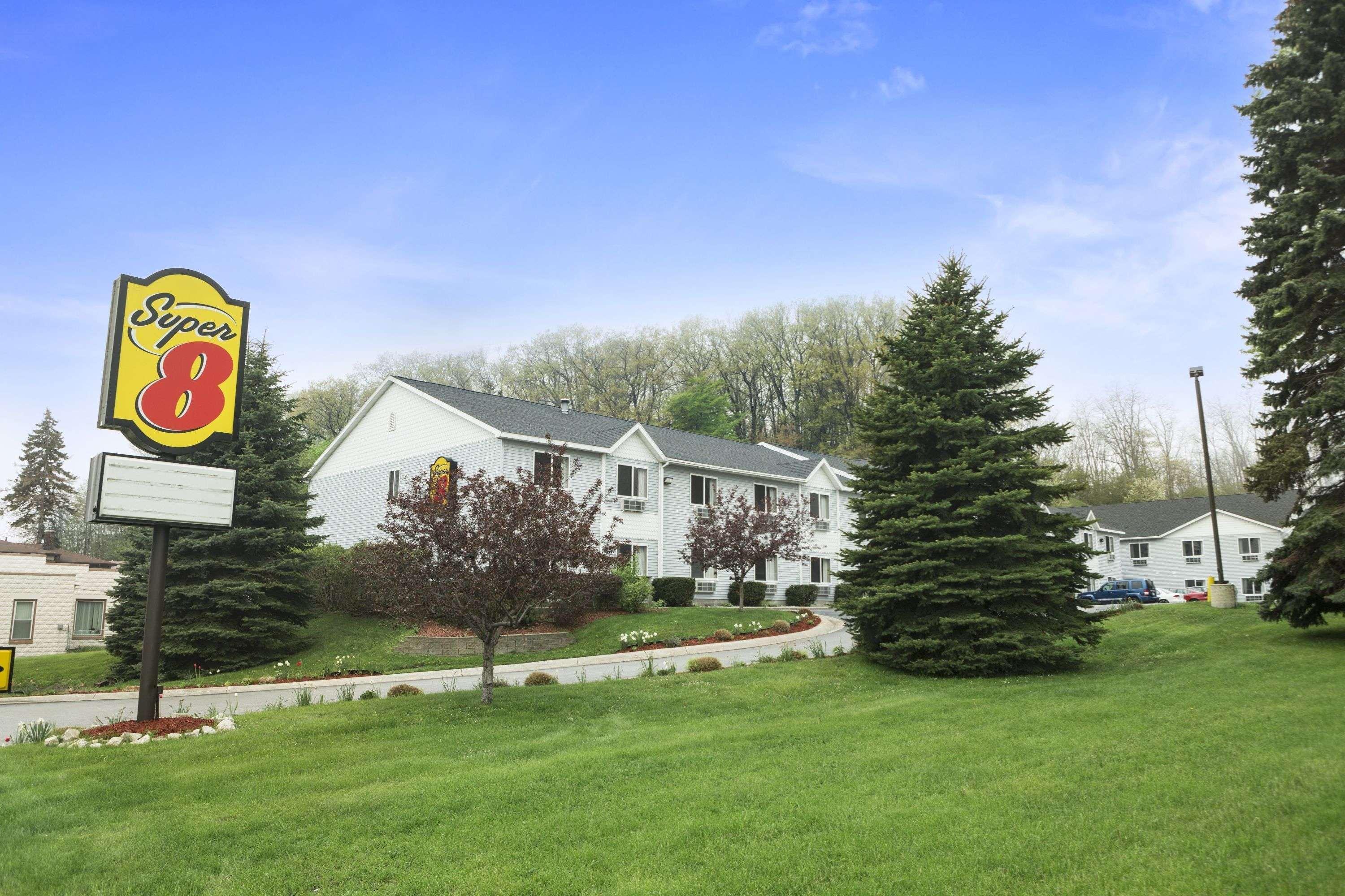 Super 8 By Wyndham Manistee Hotel Kültér fotó