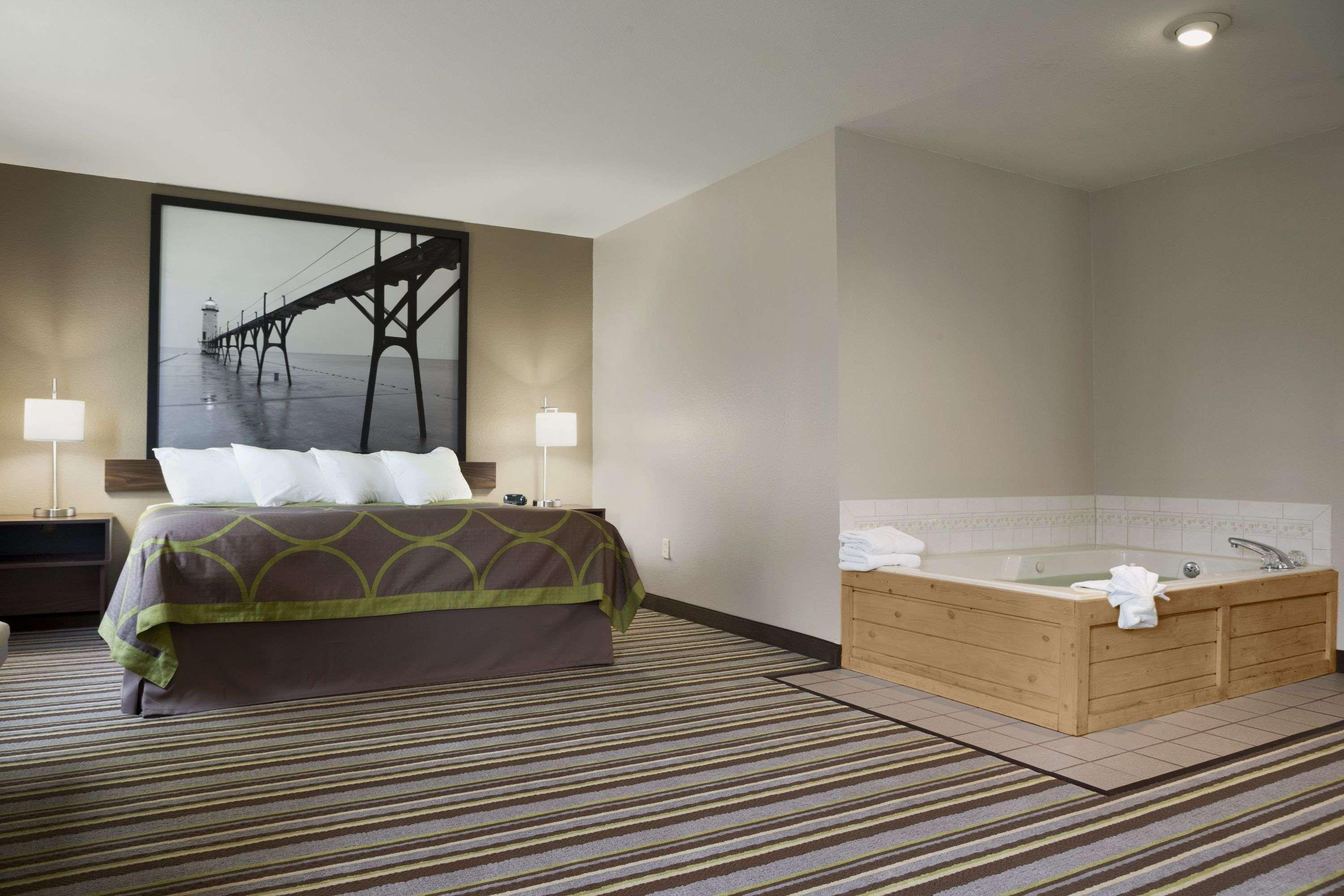 Super 8 By Wyndham Manistee Hotel Kültér fotó