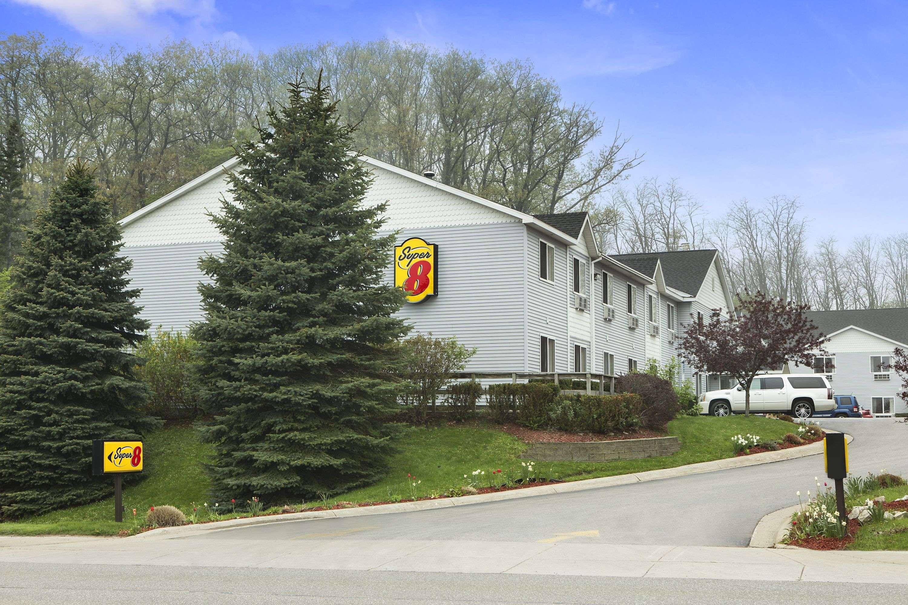 Super 8 By Wyndham Manistee Hotel Kültér fotó