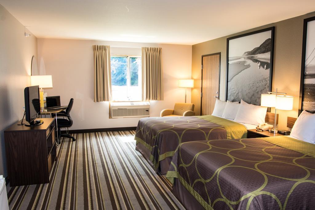 Super 8 By Wyndham Manistee Hotel Kültér fotó