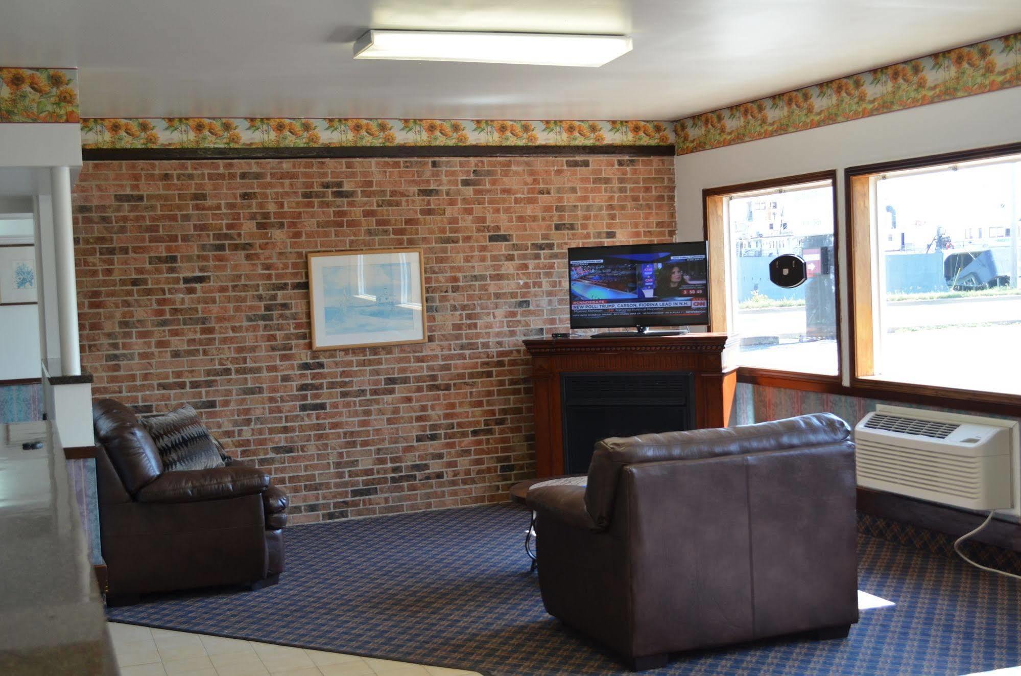 Super 8 By Wyndham Manistee Hotel Kültér fotó