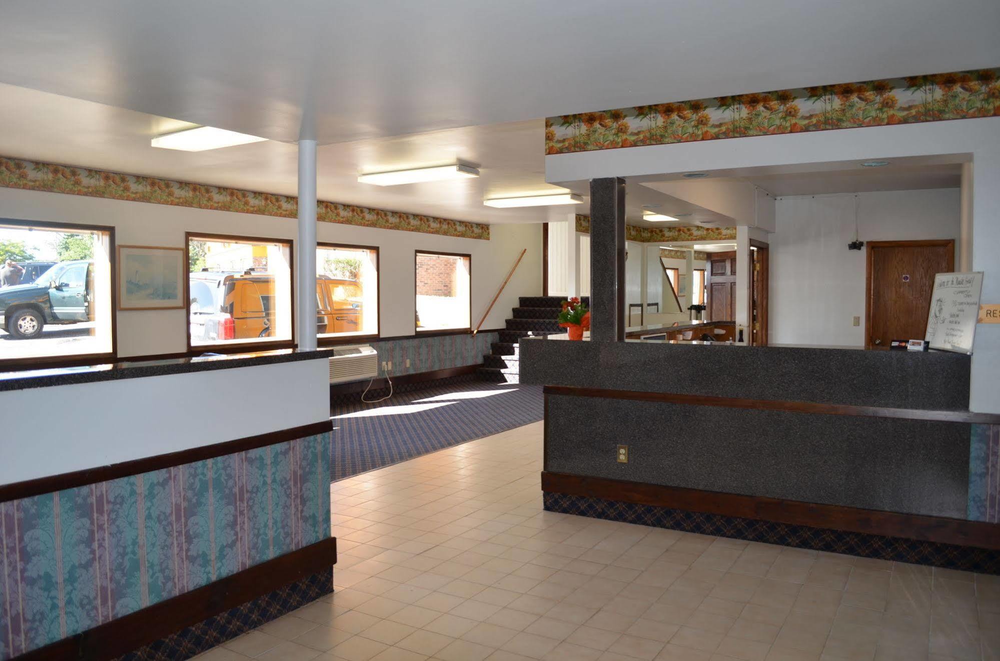 Super 8 By Wyndham Manistee Hotel Kültér fotó